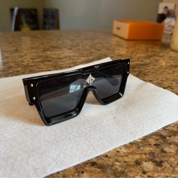 Louis Vuitton Cyclone Black Sunglasses - Picture 1 of 6